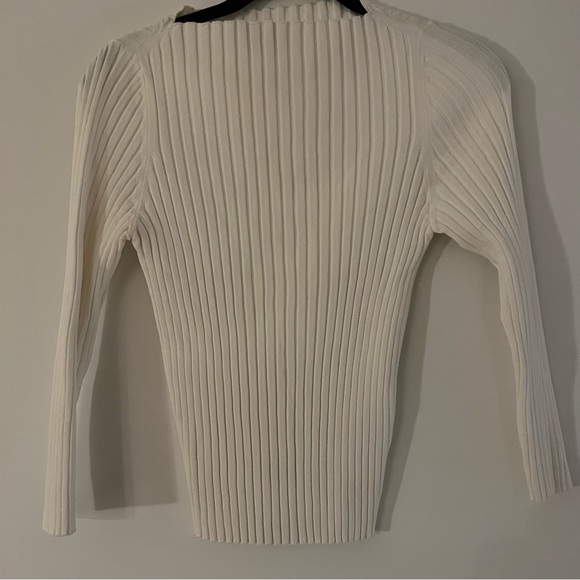 Vintage Burberry Cream Sweater - Picture 4 of 7